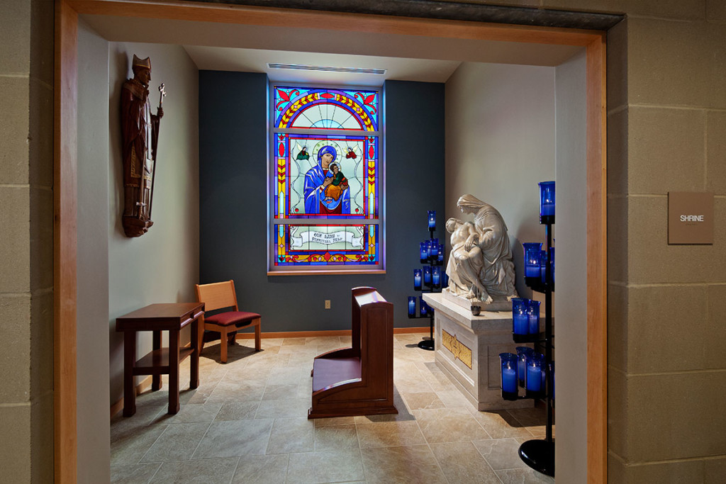 St-Thomas-ABecket_interior_prayer-chapel